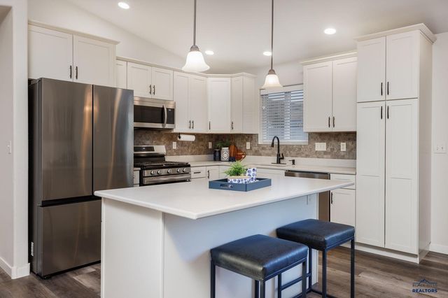 2714 WILDHORSE DR, Rapid City, SD 57703