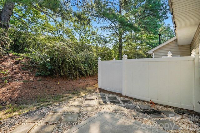 8041 Stoneham Court, Charlotte, NC 28105
