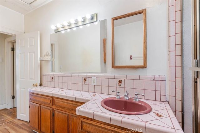 1221 Wesley Avenue, Pasadena, CA 91104