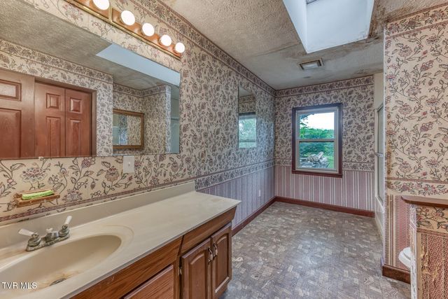 16905 Kingsport Highway, Fall Branch, TN 37656