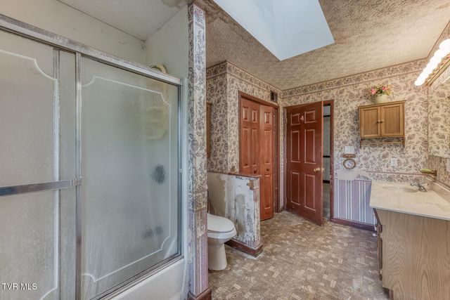 16905 Kingsport Highway, Fall Branch, TN 37656