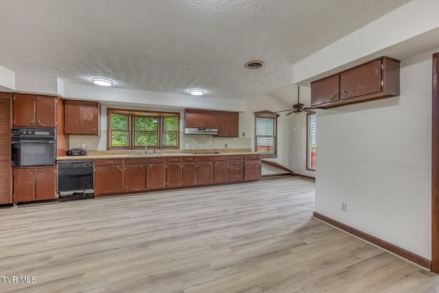 16905 Kingsport Highway, Fall Branch, TN 37656