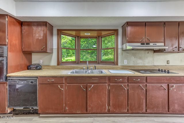 16905 Kingsport Highway, Fall Branch, TN 37656