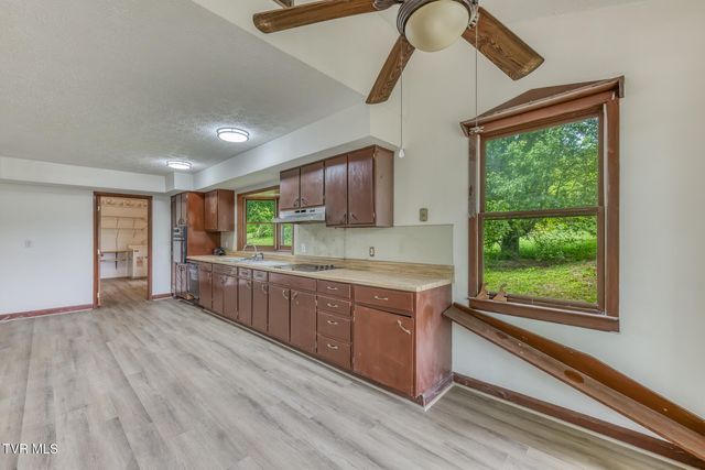 16905 Kingsport Highway, Fall Branch, TN 37656
