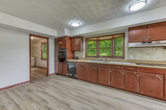 16905 Kingsport Highway, Fall Branch, TN 37656