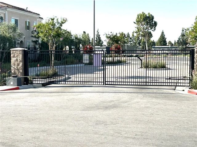 1014 W Buttercup, Rialto, CA 92376