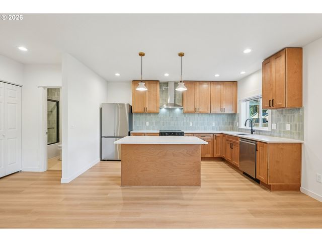 9998 Se Amherst St, Clackamas, OR 97015