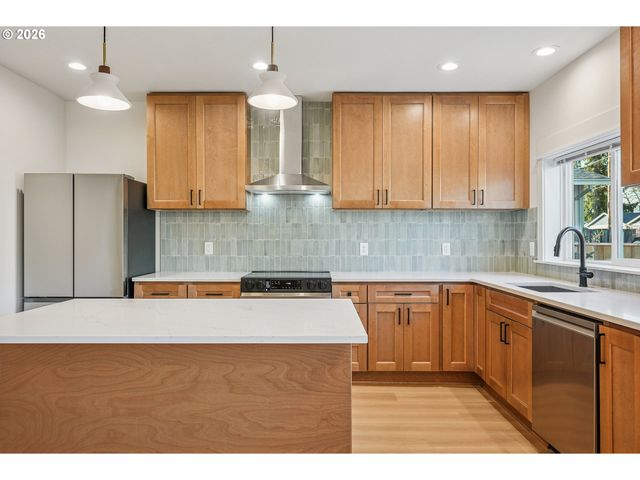 9998 Se Amherst St, Clackamas, OR 97015