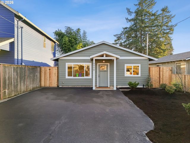 9998 Se Amherst St, Clackamas, OR 97015