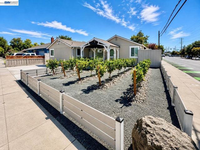 1205 Marguerite St, Livermore, CA 94550