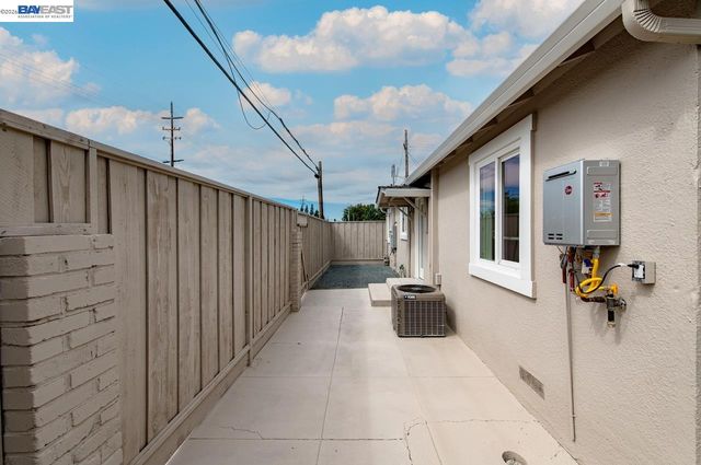1205 Marguerite St, Livermore, CA 94550