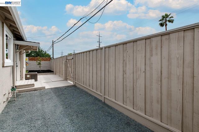 1205 Marguerite St, Livermore, CA 94550