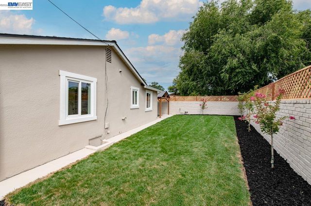 1205 Marguerite St, Livermore, CA 94550