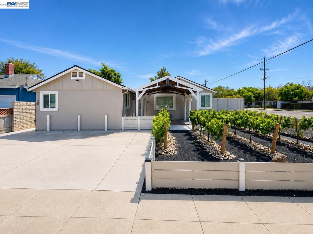 1205 Marguerite St, Livermore, CA 94550