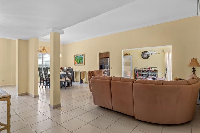 FF-7 CALLE GAVIOTA, Dorado, PR 00646