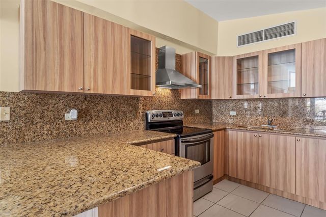 FF-7 CALLE GAVIOTA, Dorado, PR 00646