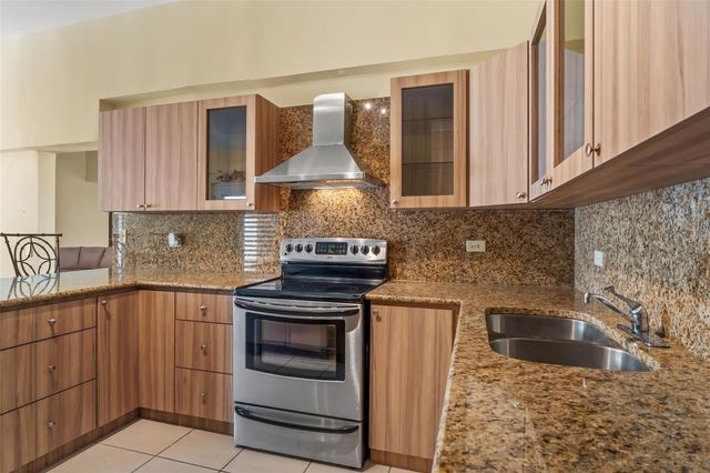 FF-7 CALLE GAVIOTA, Dorado, PR 00646