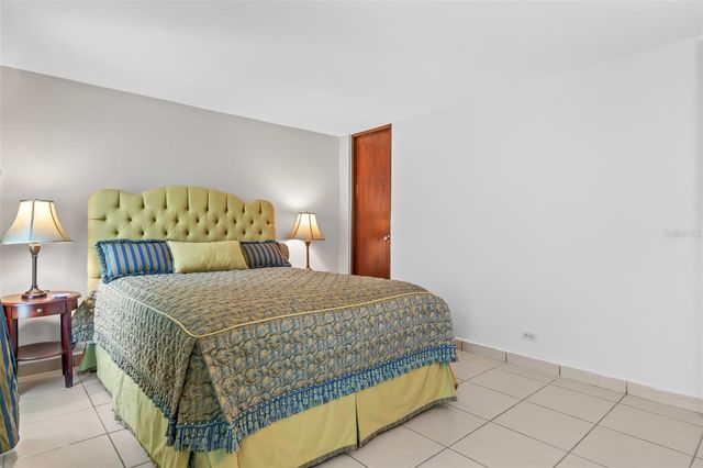 FF-7 CALLE GAVIOTA, Dorado, PR 00646