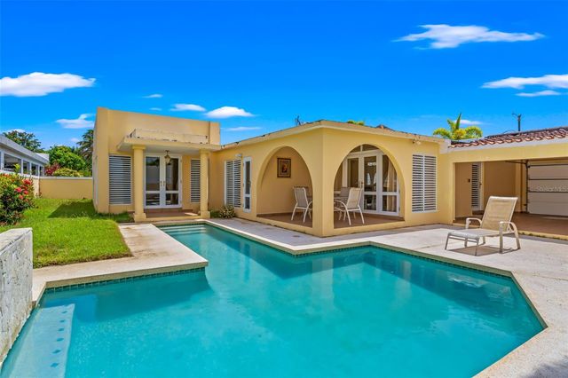 FF-7 CALLE GAVIOTA, Dorado, PR 00646