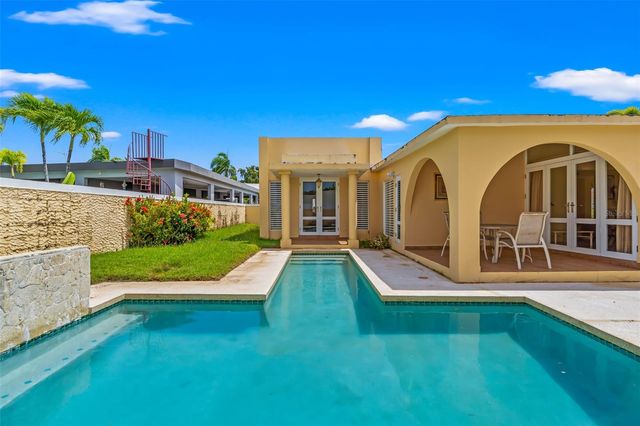 FF-7 CALLE GAVIOTA, Dorado, PR 00646