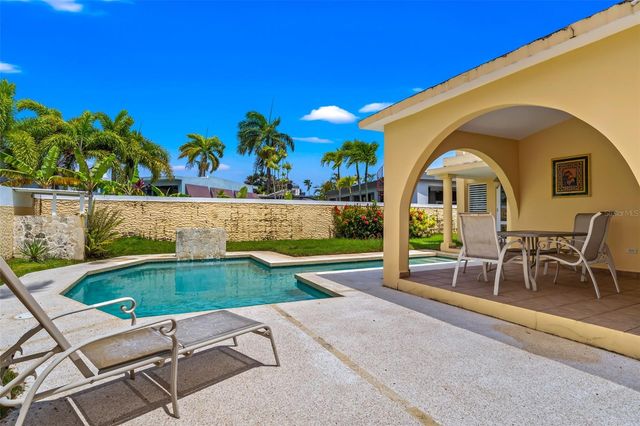 FF-7 CALLE GAVIOTA, Dorado, PR 00646