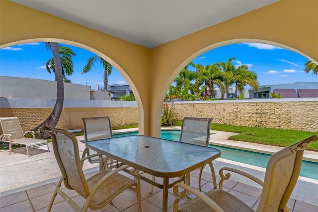 FF-7 CALLE GAVIOTA, Dorado, PR 00646