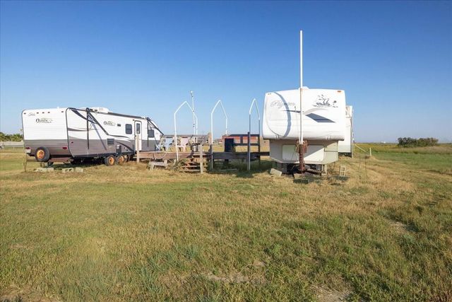 1002 & 1016 Paisley Street, Gilchrist, TX 77617