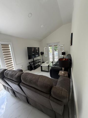 514 Churchill Road, West Palm Beach, FL 33405