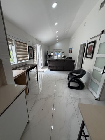 514 Churchill Road, West Palm Beach, FL 33405