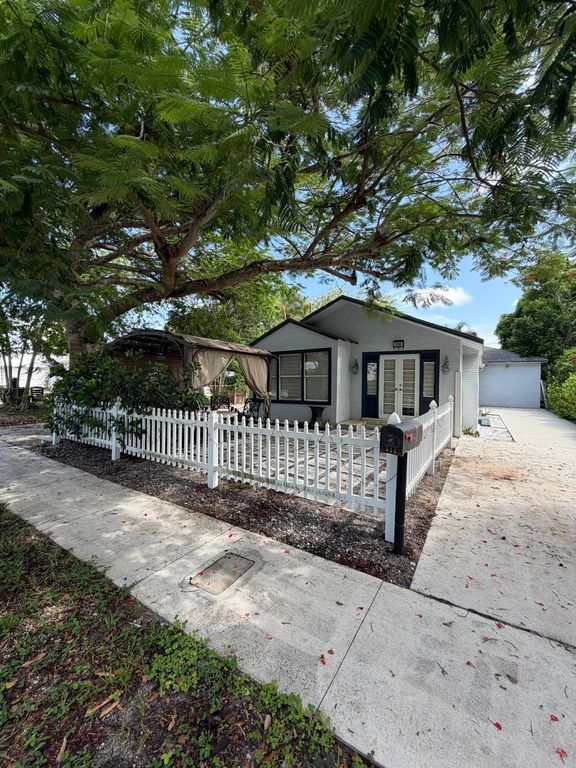 514 Churchill Road, West Palm Beach, FL 33405