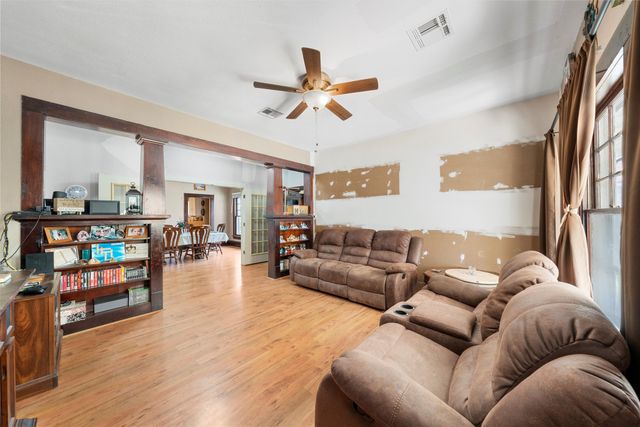 105 N Davis Street, West, TX 76691