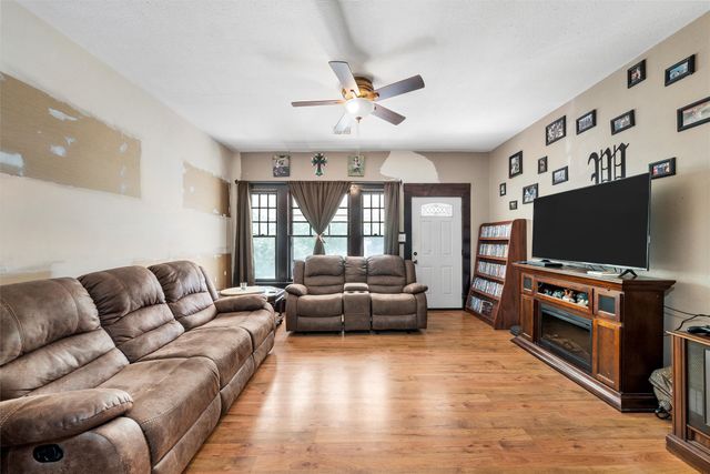 105 N Davis Street, West, TX 76691