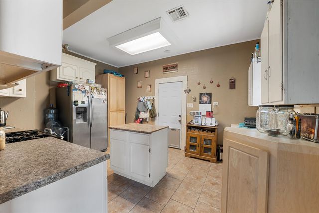 105 N Davis Street, West, TX 76691