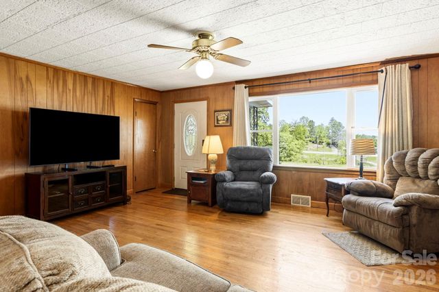 18 Hilda Lane, Mills River, NC 28759