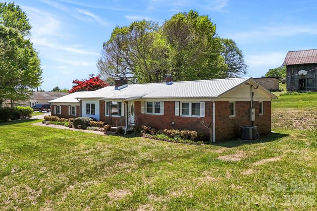 18 Hilda Lane, Mills River, NC 28759