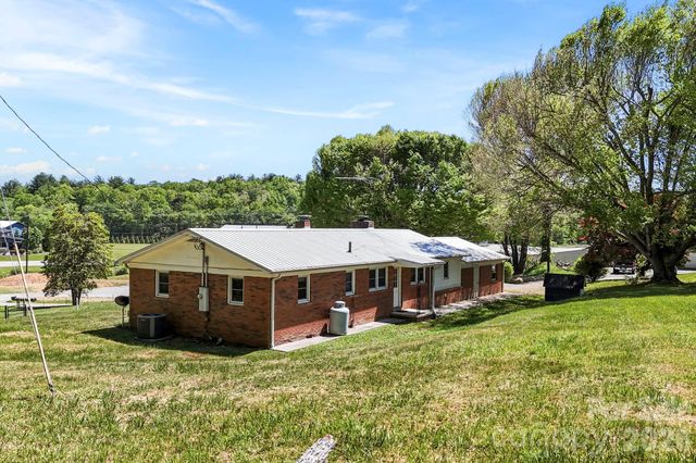 18 Hilda Lane, Mills River, NC 28759