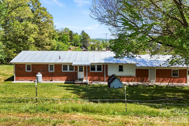 18 Hilda Lane, Mills River, NC 28759