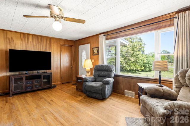 18 Hilda Lane, Mills River, NC 28759