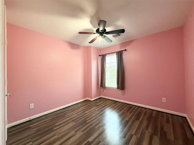 910 Staffordale Manor Lane, Houston, TX 77047