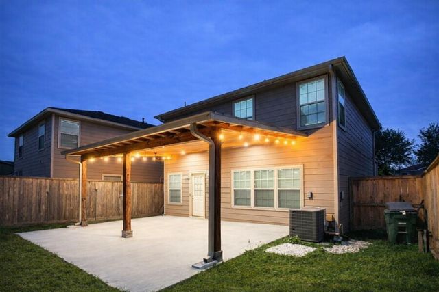 910 Staffordale Manor Lane, Houston, TX 77047