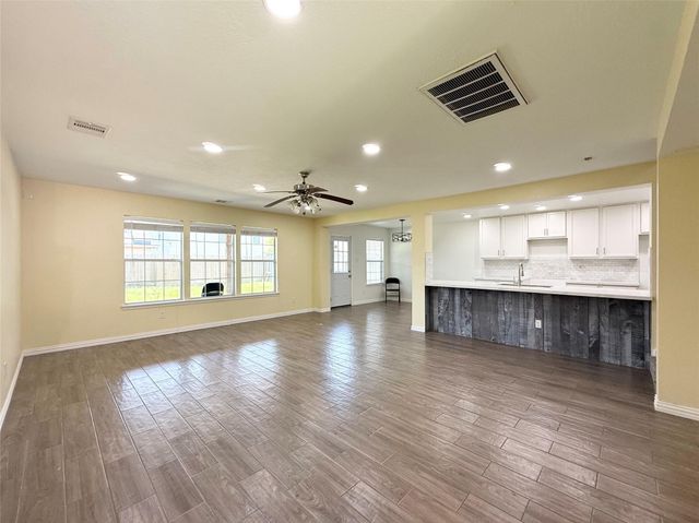 910 Staffordale Manor Lane, Houston, TX 77047