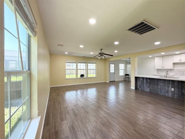 910 Staffordale Manor Lane, Houston, TX 77047