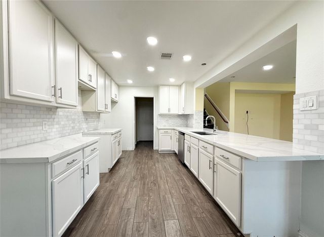 910 Staffordale Manor Lane, Houston, TX 77047