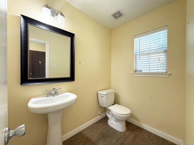 910 Staffordale Manor Lane, Houston, TX 77047