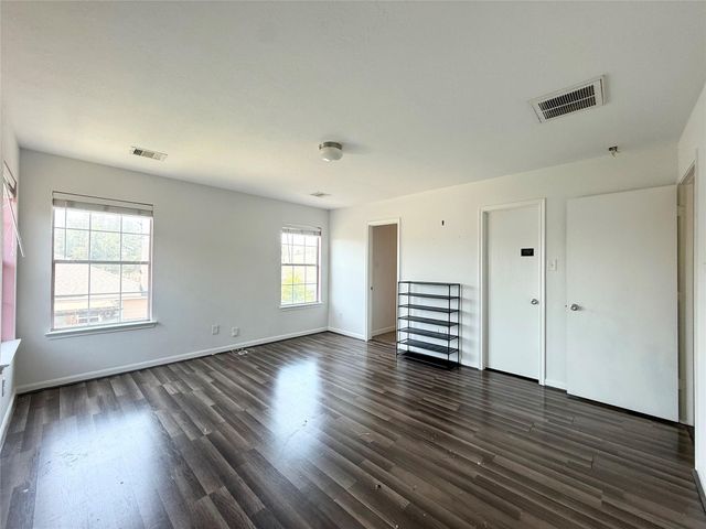 910 Staffordale Manor Lane, Houston, TX 77047