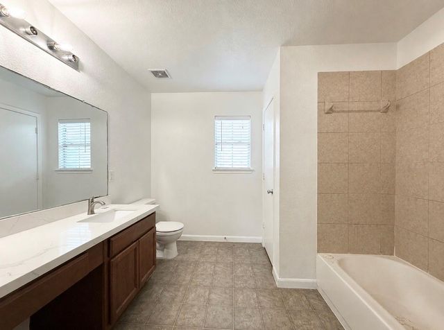 910 Staffordale Manor Lane, Houston, TX 77047
