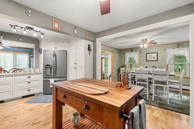 38 Ledge Road, Chelmsford, MA 01863