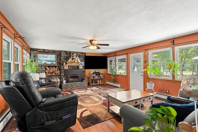 38 Ledge Road, Chelmsford, MA 01863