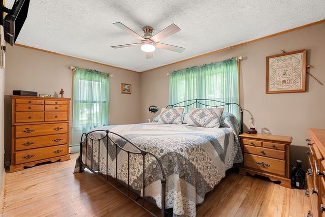 38 Ledge Road, Chelmsford, MA 01863