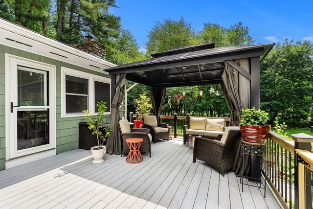 38 Ledge Road, Chelmsford, MA 01863